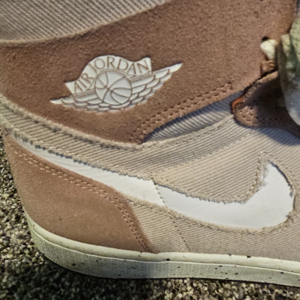 Nike - Picture 3 of 8